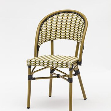 Moderne eleganse: Utendørs uteplass spisestuestoldesign